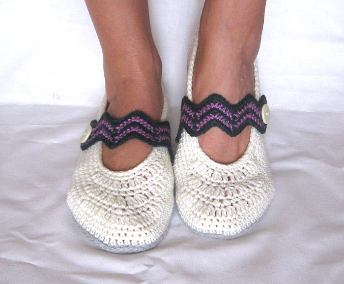 Pdf Crochet Pattern - Chevron Slippers - P0039 on Luulla